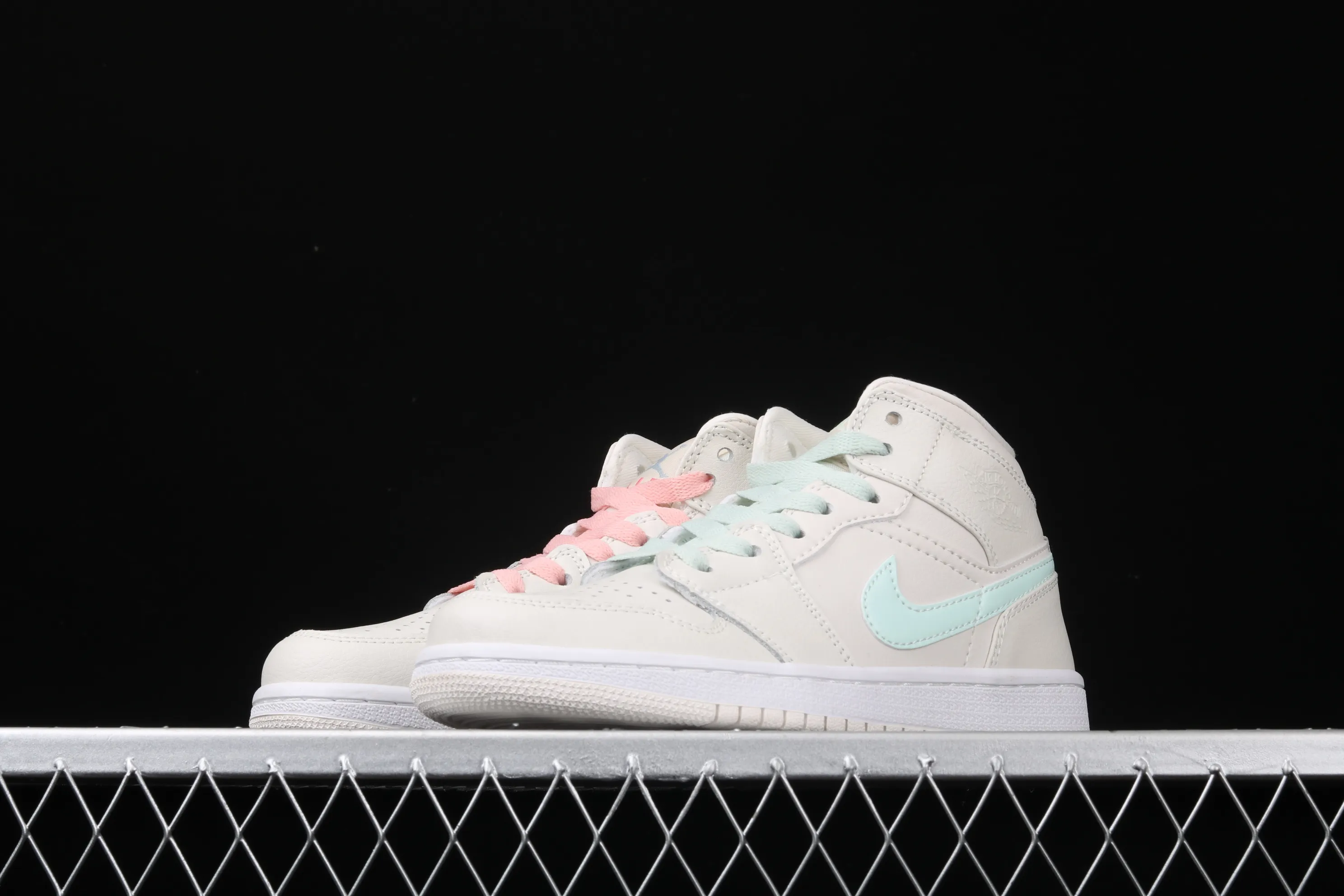 All categories Air Jordan Jordan series basketball shoes Air Jordan 1 Mid cost-effective version Air Jordan 1 Ret High AJ1 Joe 1 rice white mandarin duck hook 555112-035
